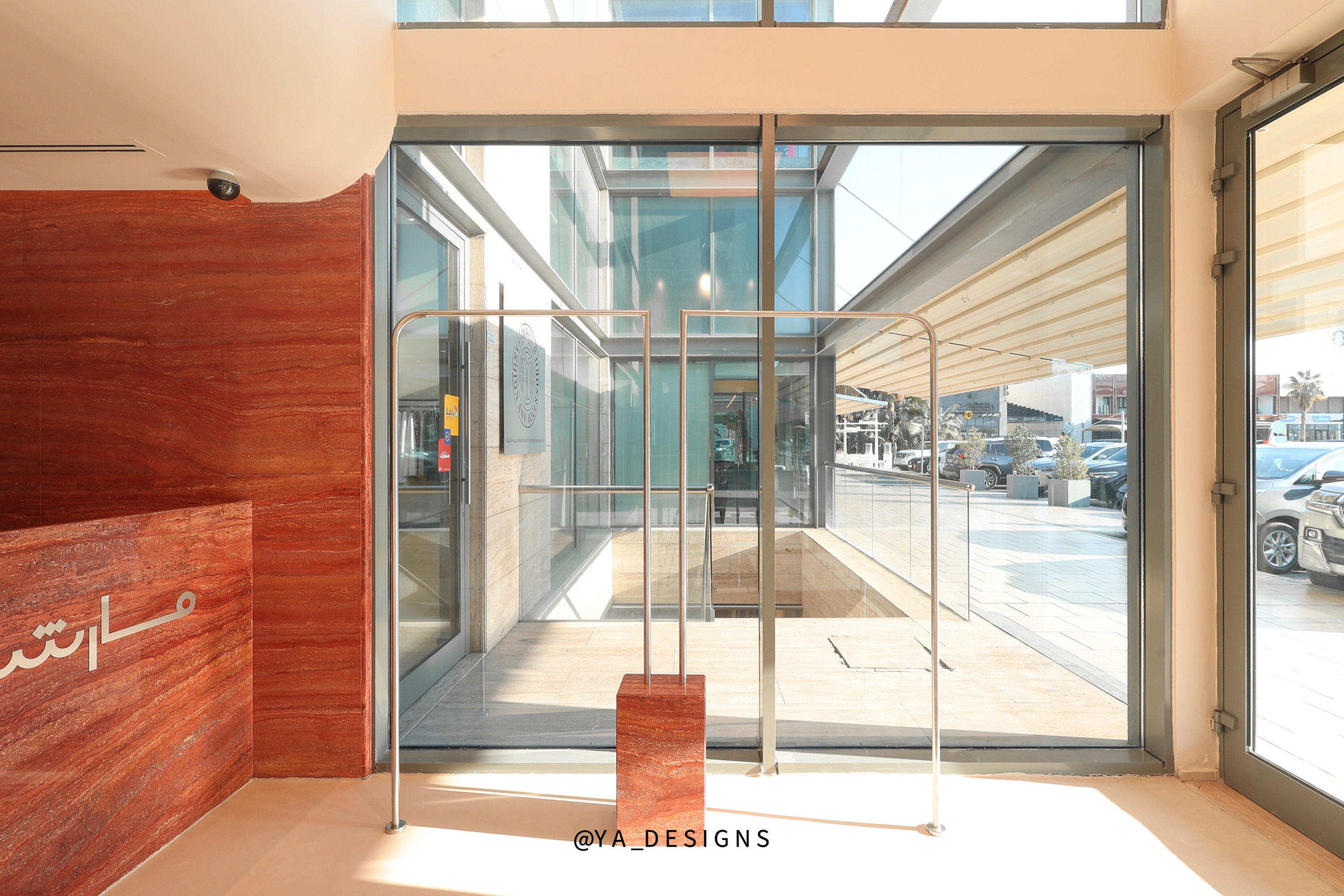 Marché — interior photograph 7